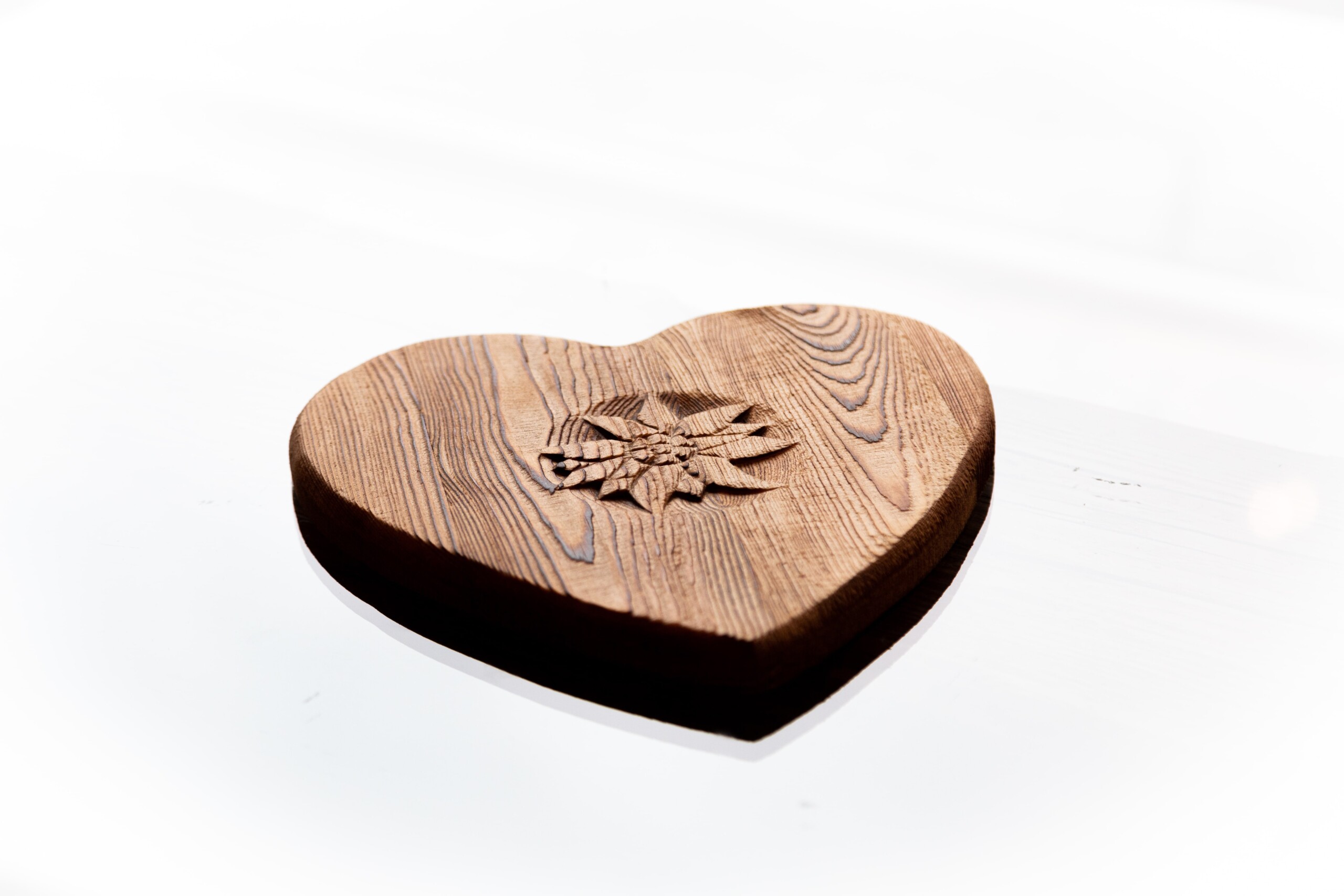 Sottopentola o segnaposto in legno di recupero con motivo edelweiss –  Alpinehome